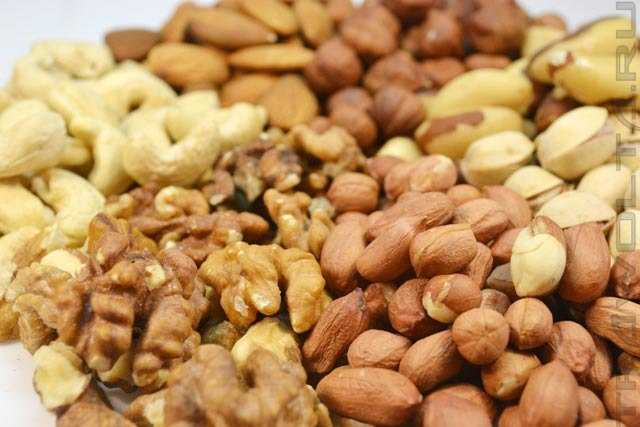 Можно ли хомякам грецкие и кедровые орехи, миндаль, фундук или арахис?