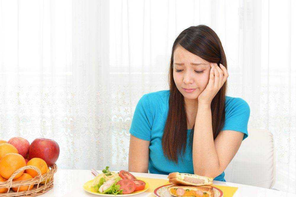 Отказ от еды у больных. что делать если лежачий больной не ест и не пьёт