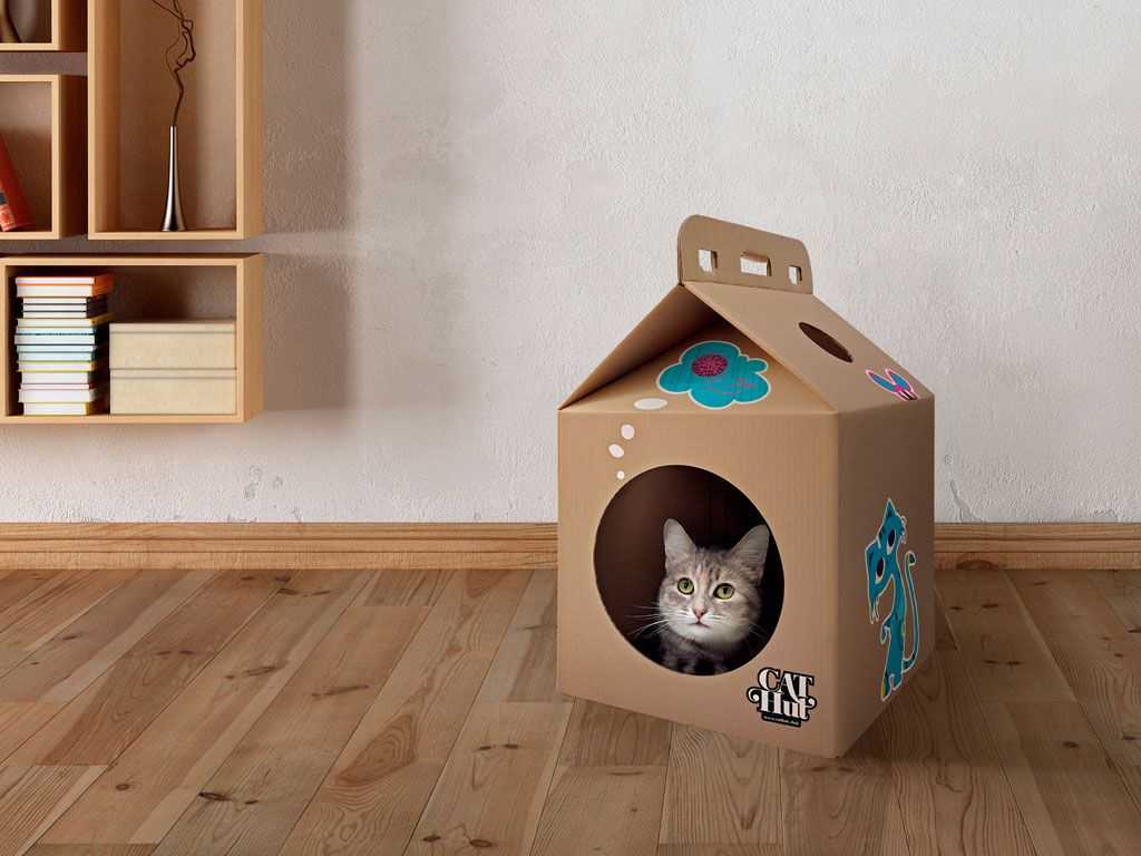 Домик для кошки своими руками из коробки. Картонный домик для кошки. Коробки для кошек домик. Домик для кошки из картонной коробки. Домик для кошки из коробок.